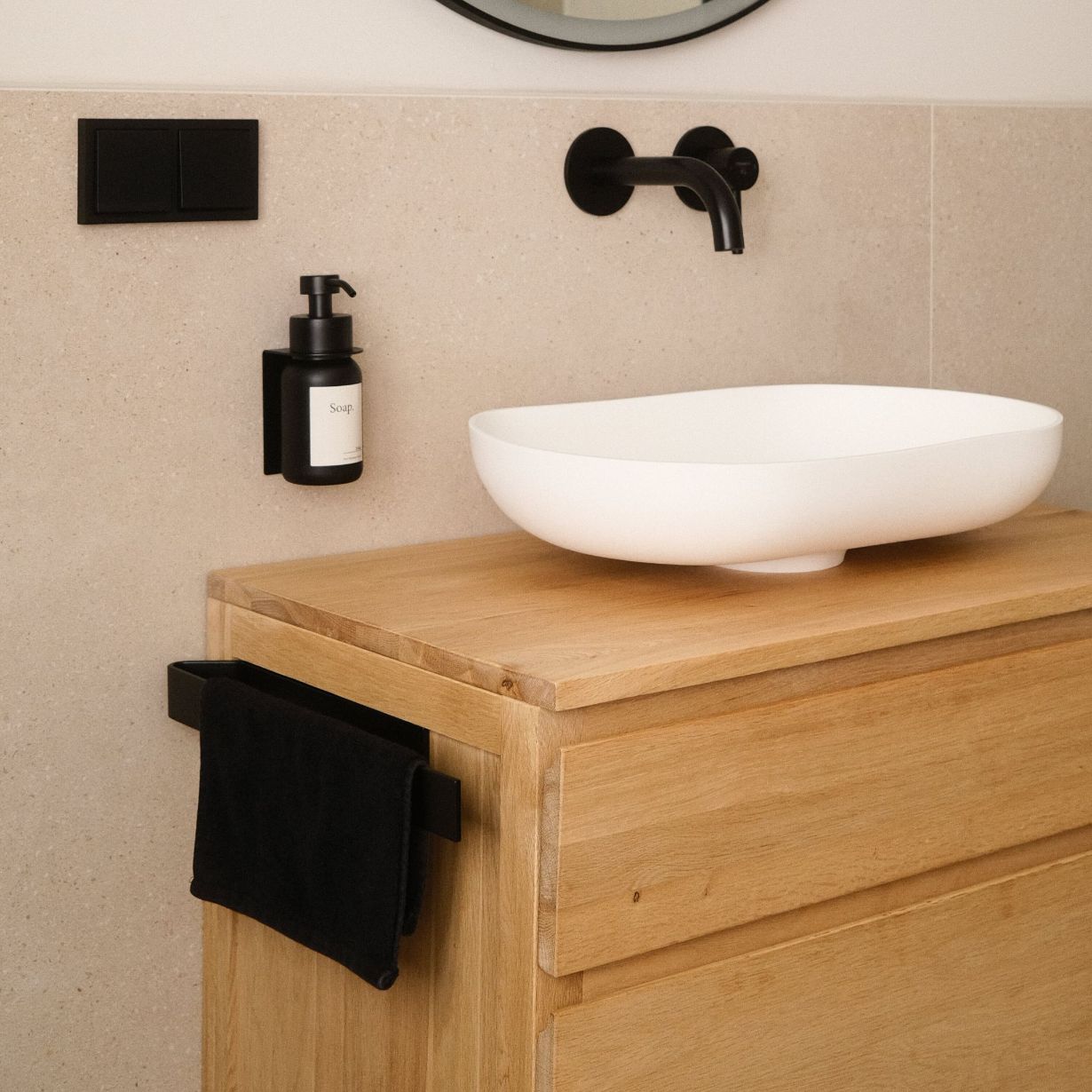 Designfabrik Hamburg selbstklebende Accessoires ohne Bohren: praktisch, flexibel und schonen für die Wände