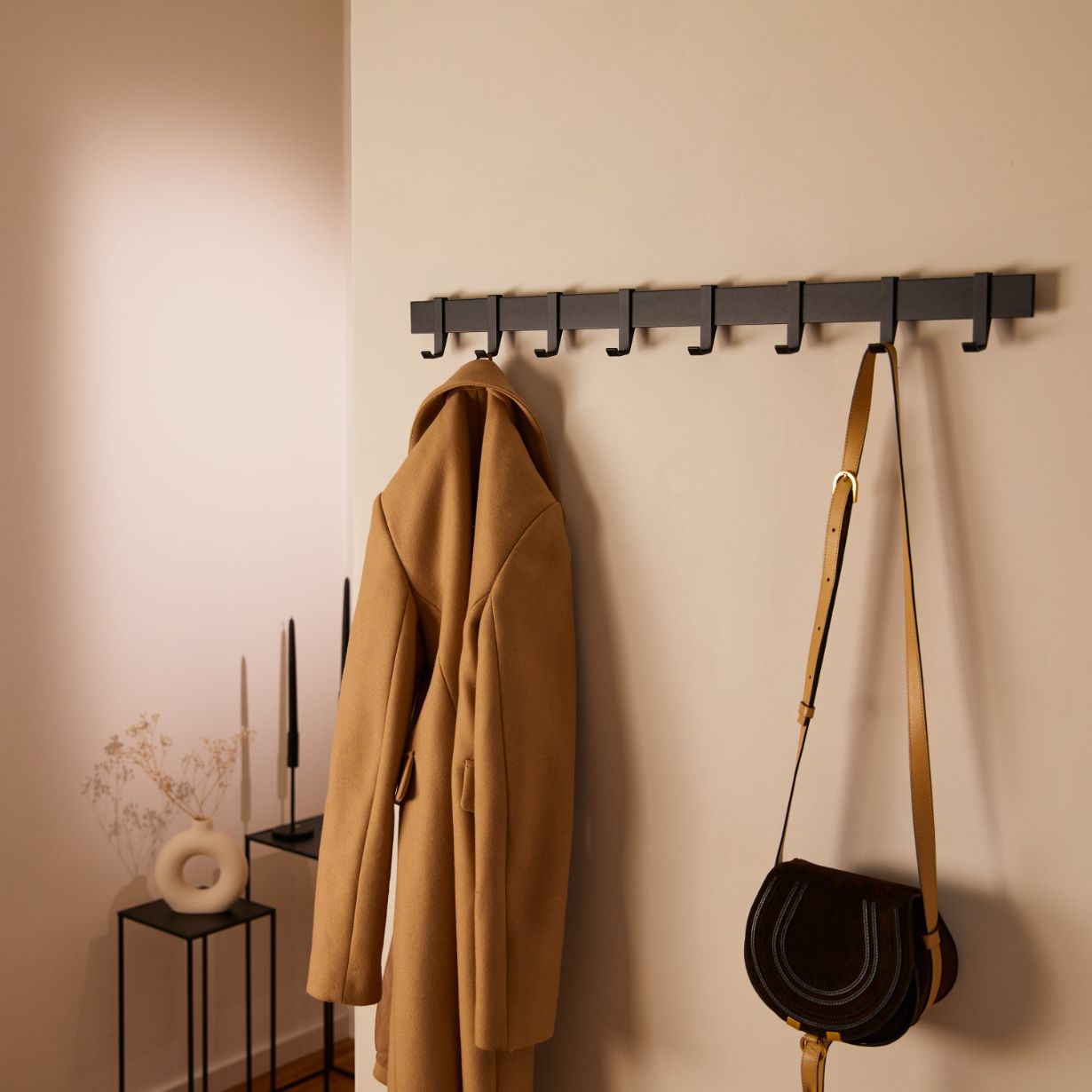 Designfabrik Hamburg Garderobenleiste aus Metall 80cm schwarz Wandmontage