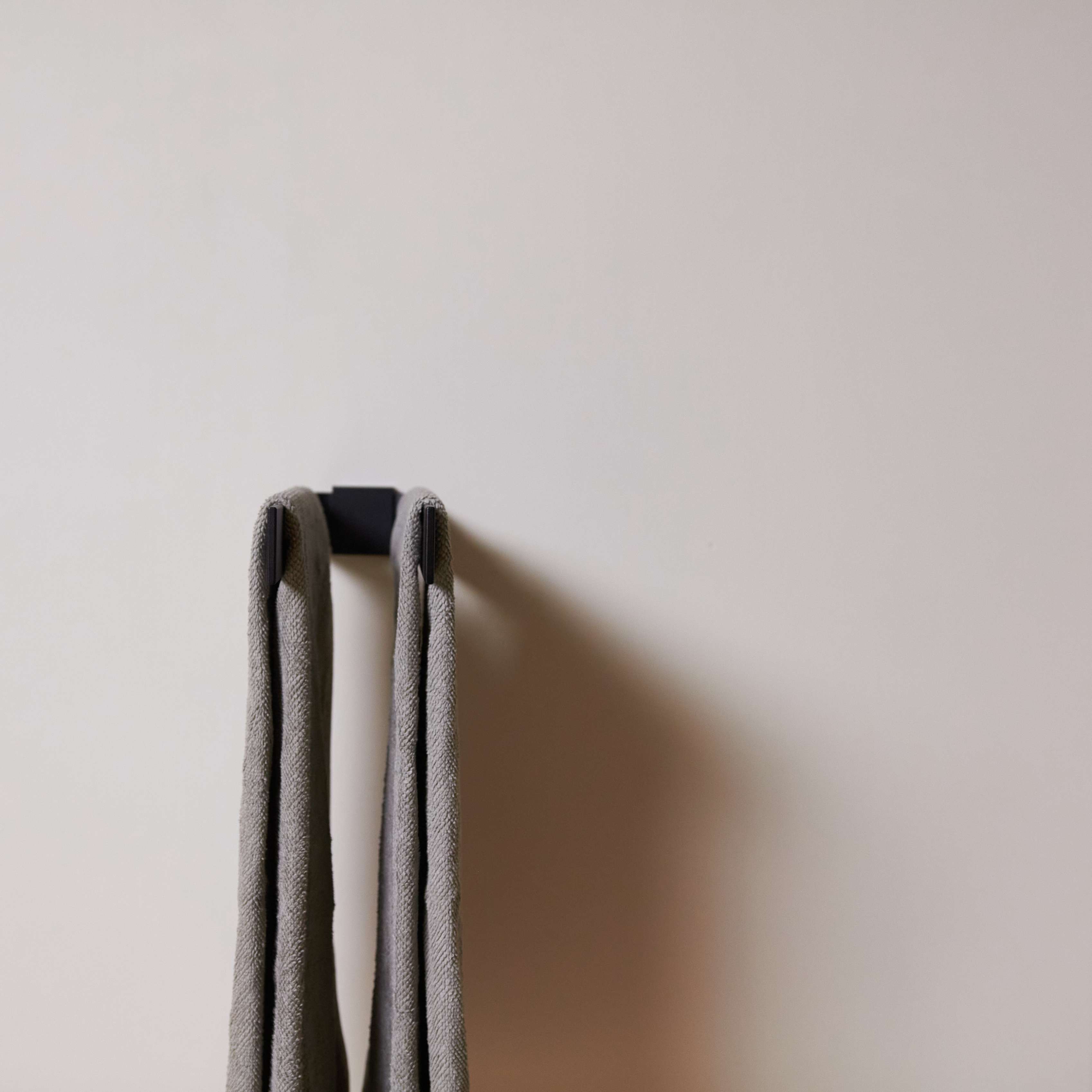 Designfabrik Hamburg Handtuchhalter zweiarmig Handtuchstange doppelarm schwarz matt 42cm