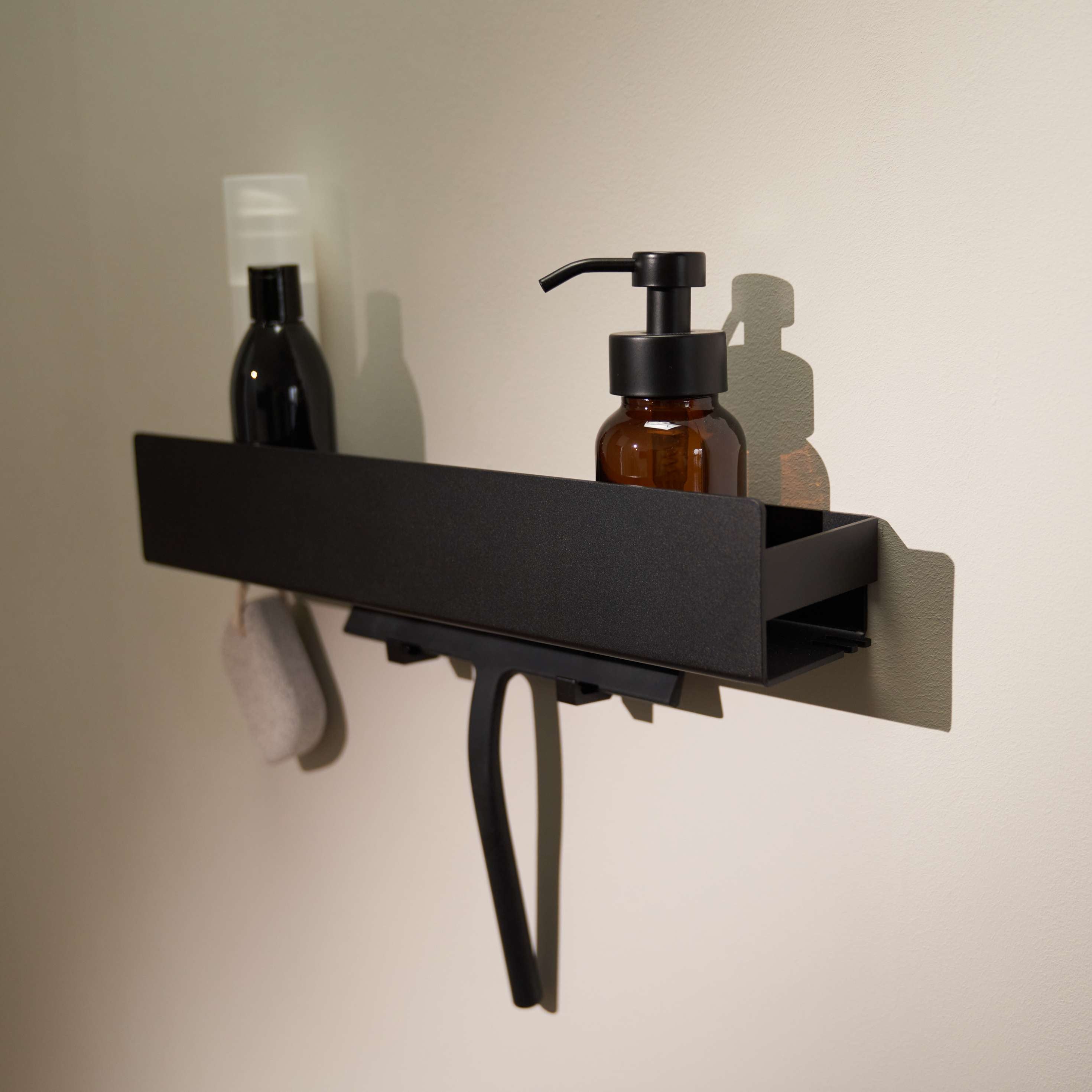 Designfabrik Hamburg Duschablage ohne Bohren Duschregal Wandbefestigung selbstklebend 42cm schwarz