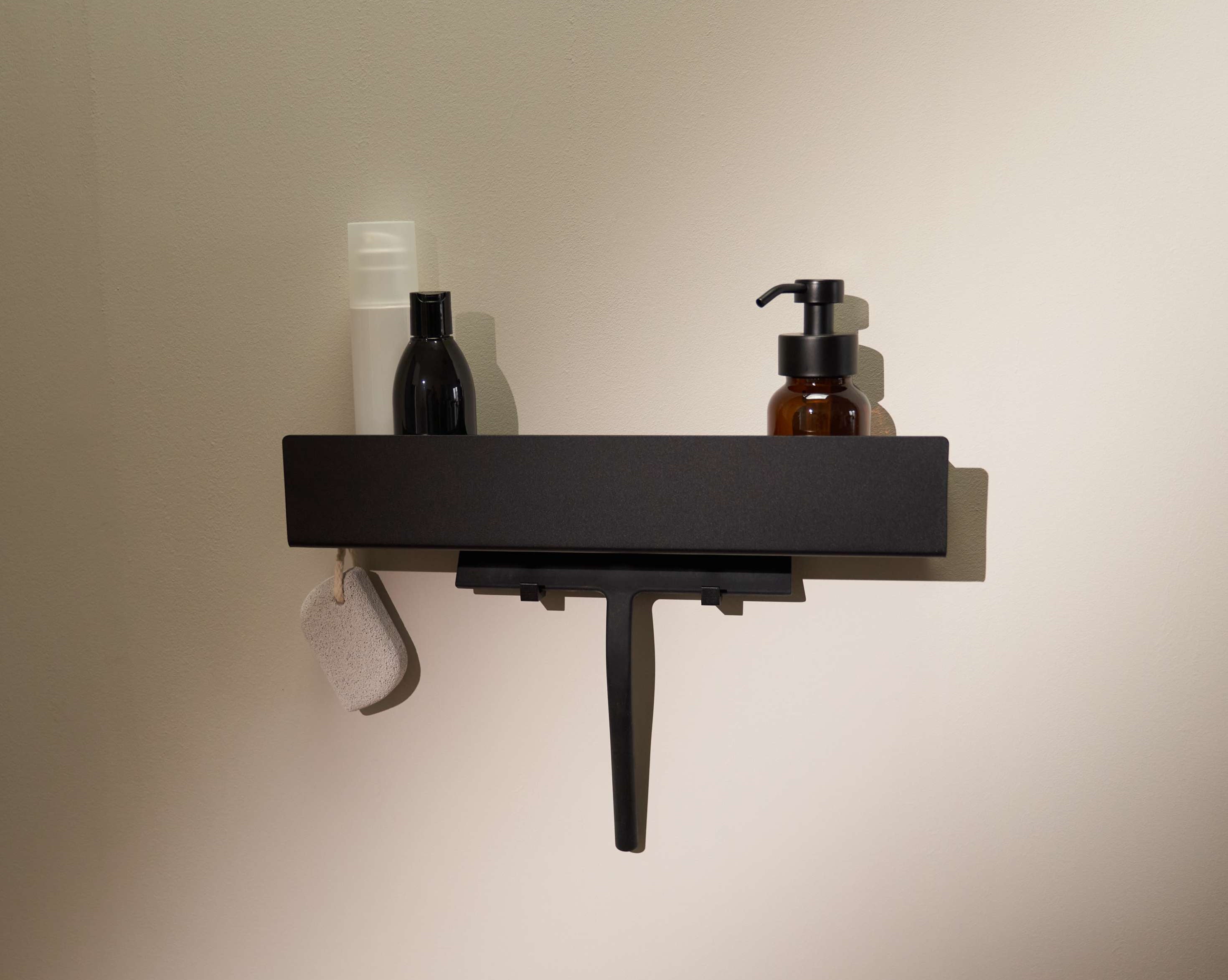 Designfabrik Hamburg Duschablage ohne Bohren Duschregal Wandbefestigung selbstklebend 42cm schwarz