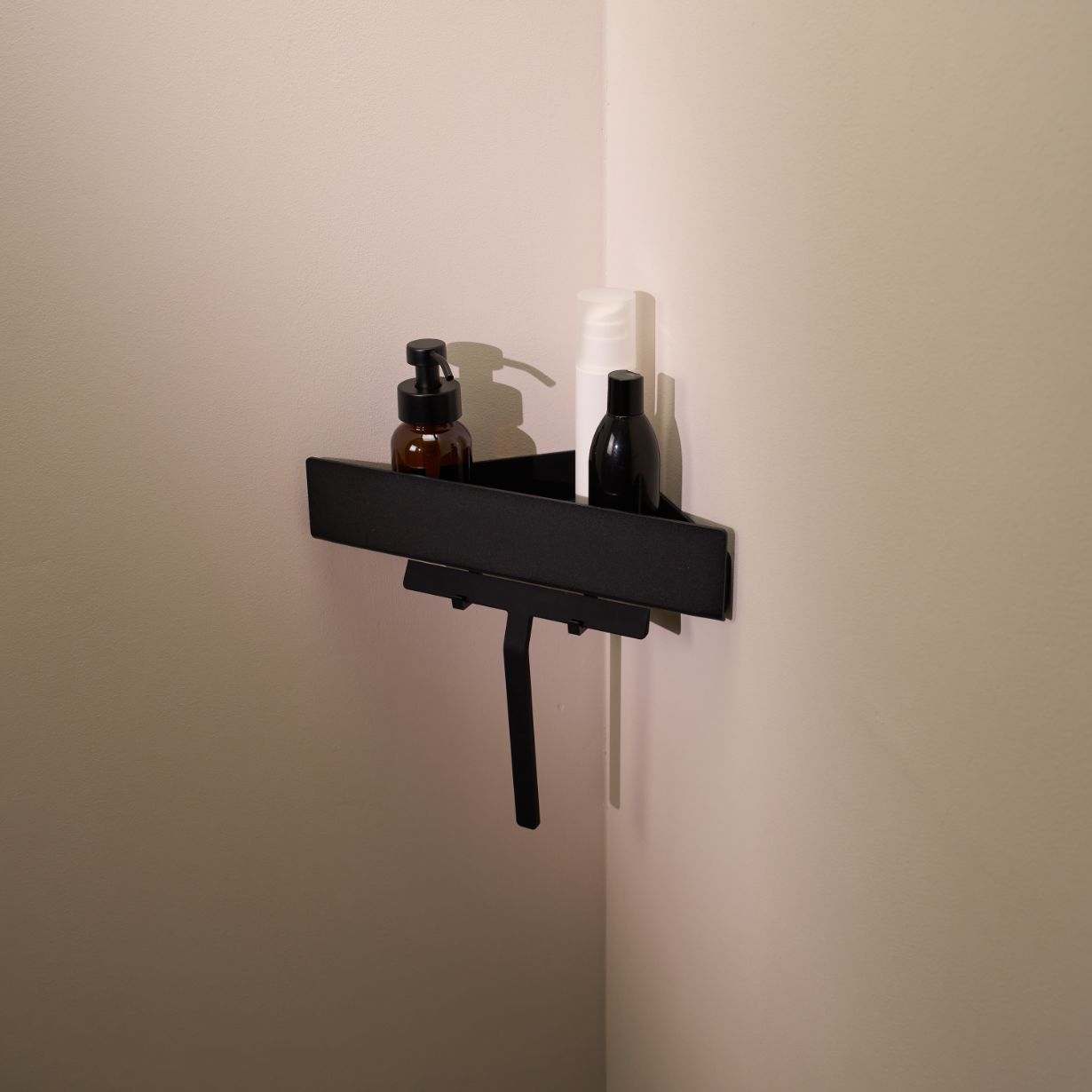 Designfabrik Hamburg Duschablage als Eckablage ohne Bohren für Duschutensilien und Shampoo Schwarz