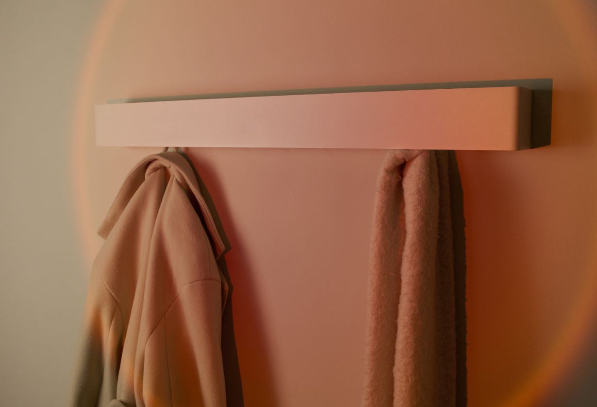 Designfabrik Hamburg Wandgarderobe aus hochwertigem Metall mit versteckten Haken in modernem Design für Neubau