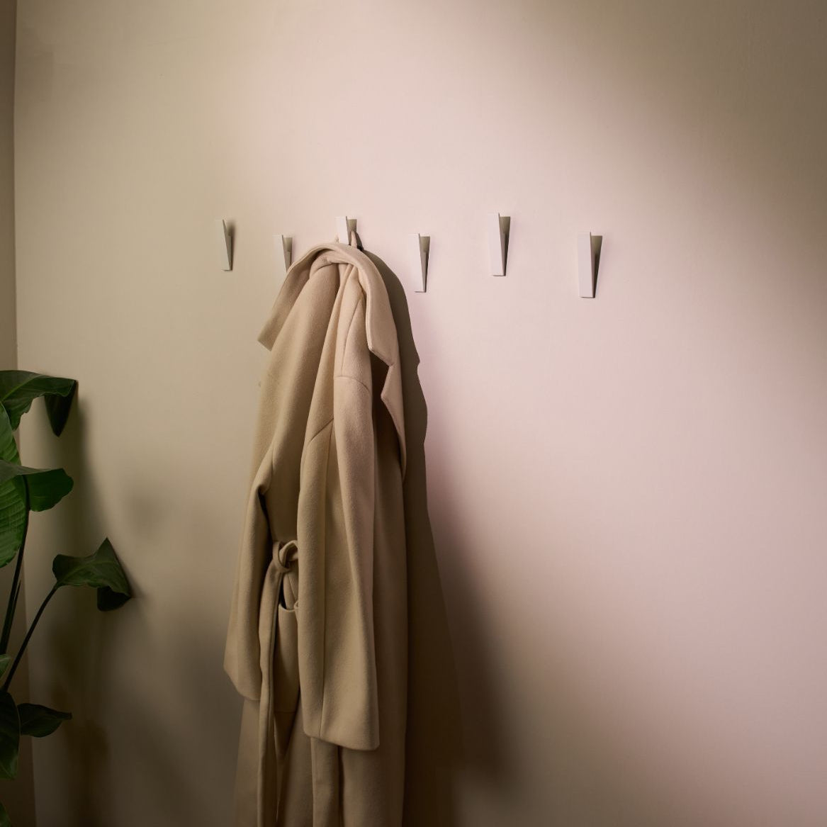 Designfabrik Hamburg Garderobenhaken zum Schrauben Set aus massivem Metall mit modernem Look