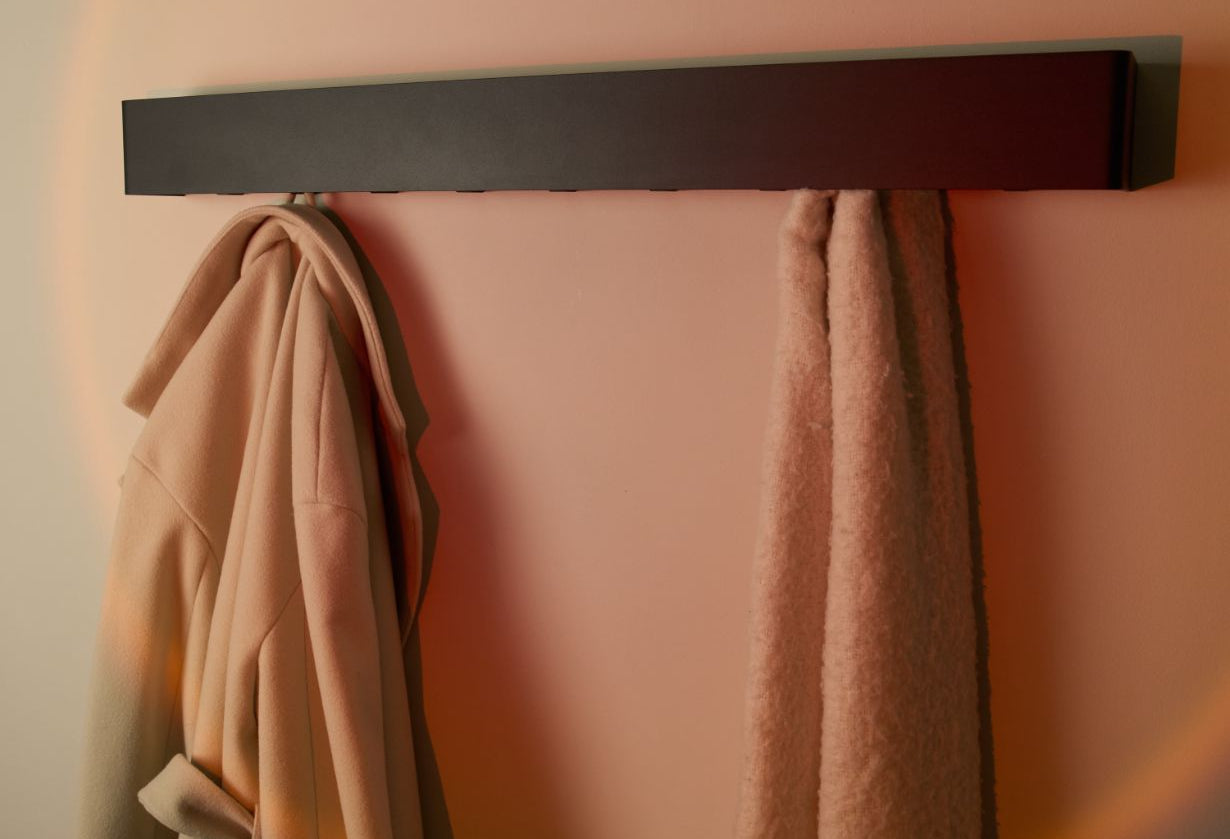 Designfabrik Hamburg Wandgarderobe aus hochwertigem Metall mit versteckten Haken in modernem Design für Neubau