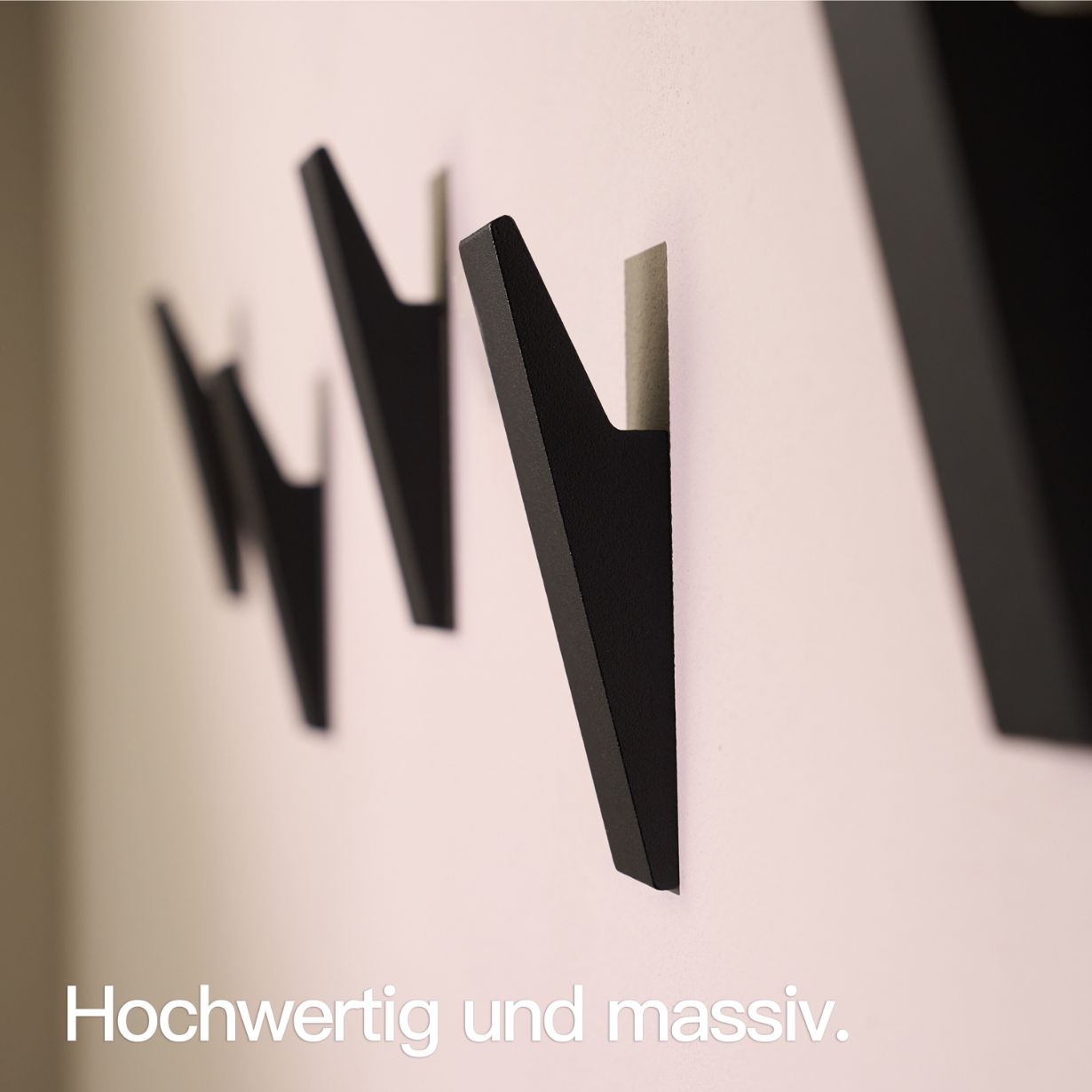 Designfabrik Hamburg Garderobenhaken zum Schrauben Set aus massivem Metall mit modernem Look