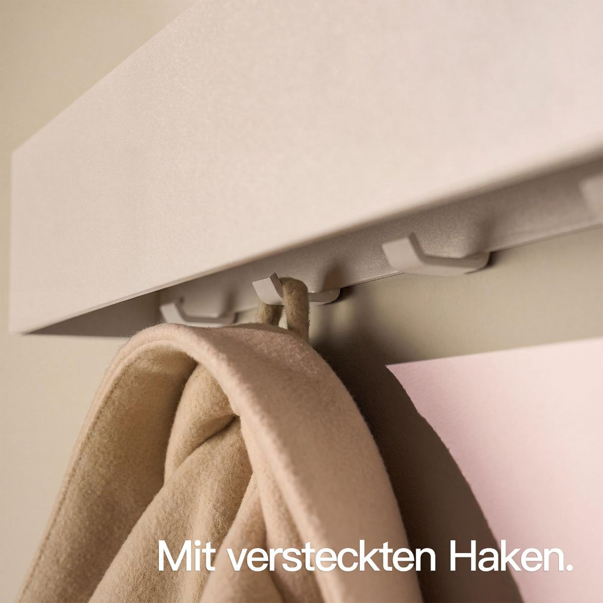 Designfabrik Hamburg minimalistische Garderobe mit versteckten Haken für den Flur Beige