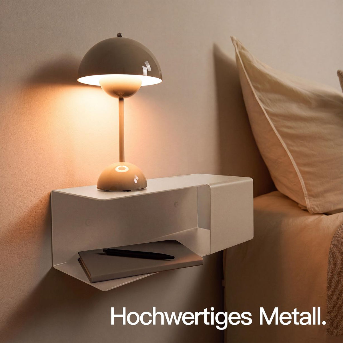 Designfabrik Hamburg minimalistischer Nachttisch aus Metall beige