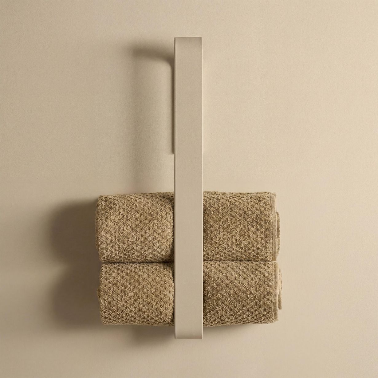 Designfabrik Hamburg Handtuchhalter vertikal ohne Bohren für Gästehandtücher beige