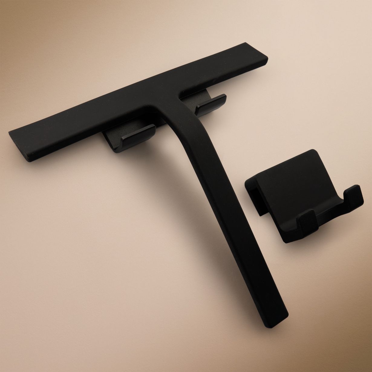 Designfabrik Hamburg Duschabzieher aus Silikon mit selbstklebender Wandhalterung und Hängehalterung schwarz matt