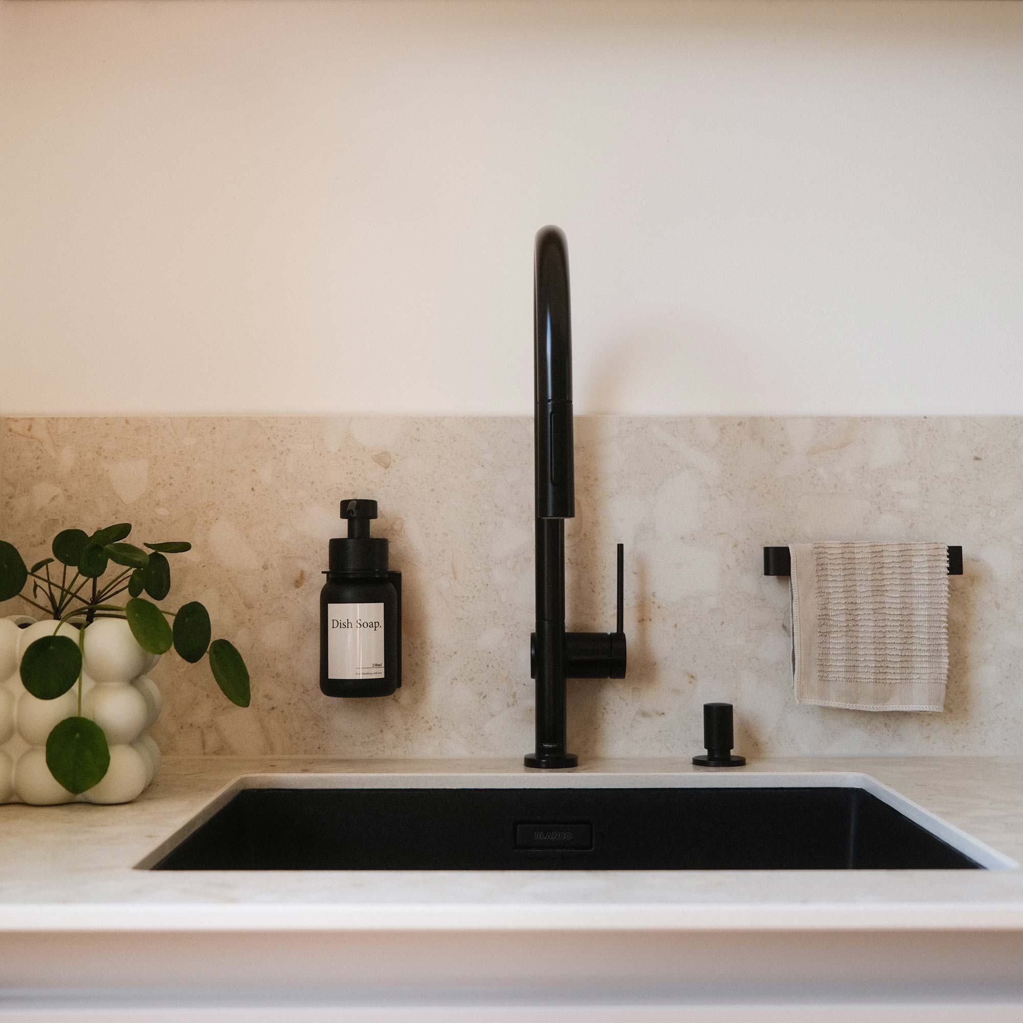 Designfabrik Hamburg Beispielfoto Kleine Küchen: So nutzt du jeden Zentimeter