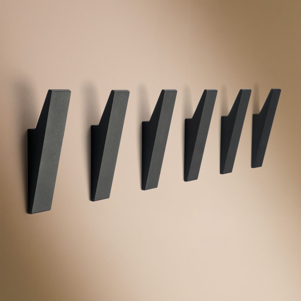 Designfabrik Hamburg Garderobenhaken zum Schrauben Set aus massivem Metall mit modernem Look