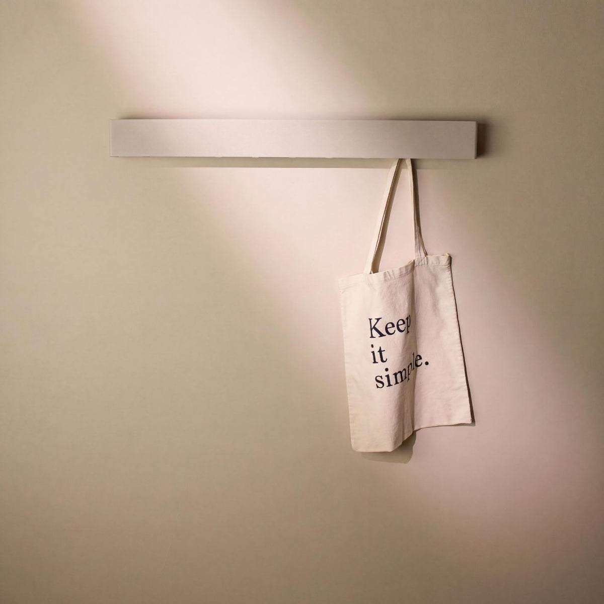 Designfabrik Hamburg minimalistische Garderobe mit versteckten Haken für den Flur Beige