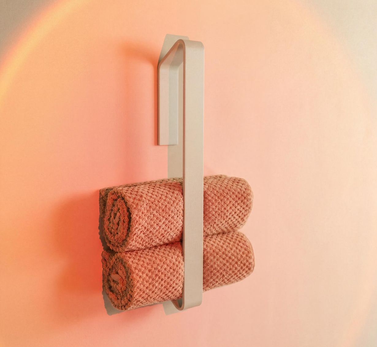 Designfabrik Hamburg Handtuchhalter vertikal ohne Bohren für Gästehandtücher beige