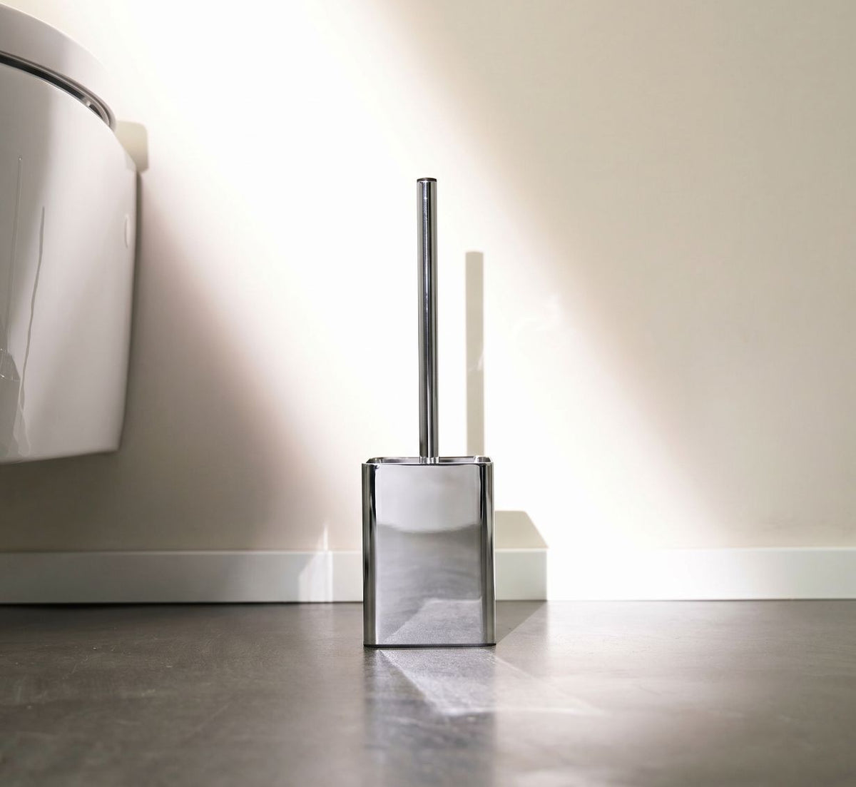 Designfabrik Hamburg Toilettenbürste aus Silikon mit Metallgehäuse Chrom glänzend