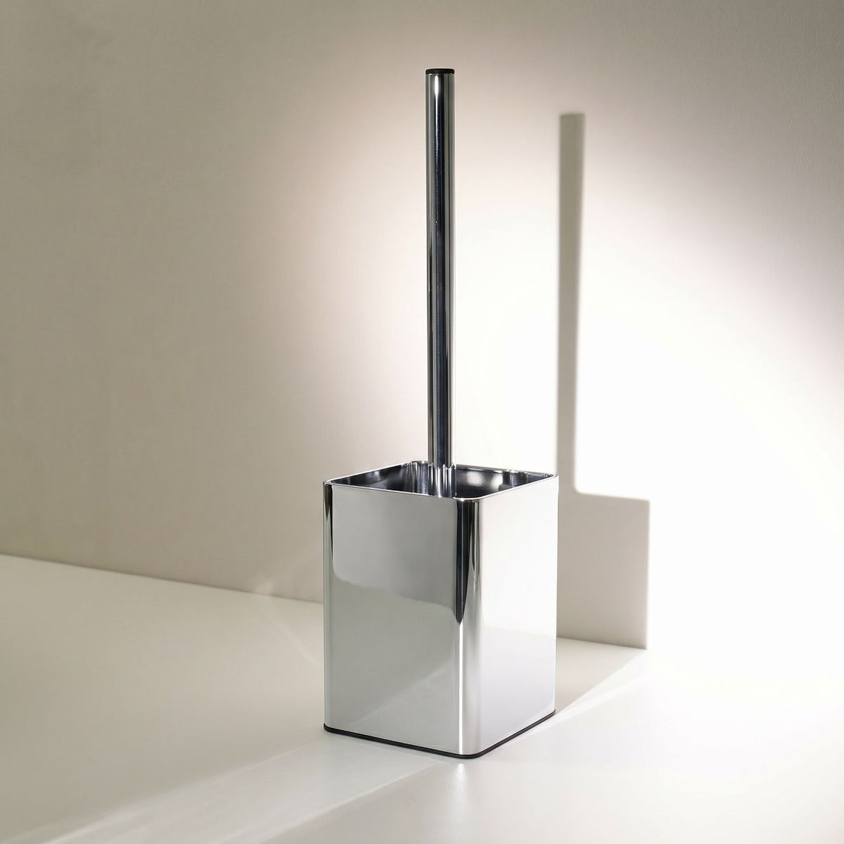Designfabrik Hamburg Toilettenbürste aus Silikon mit Metallgehäuse Chrom glänzend