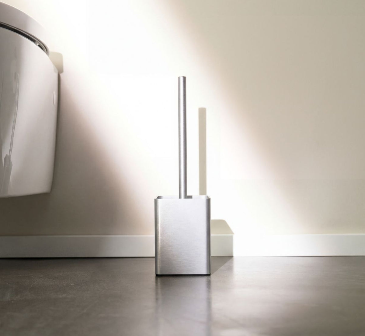 Designfabrik Hamburg Toilettenbürste aus Silikon mit Metallgehäuse gebürstet silber