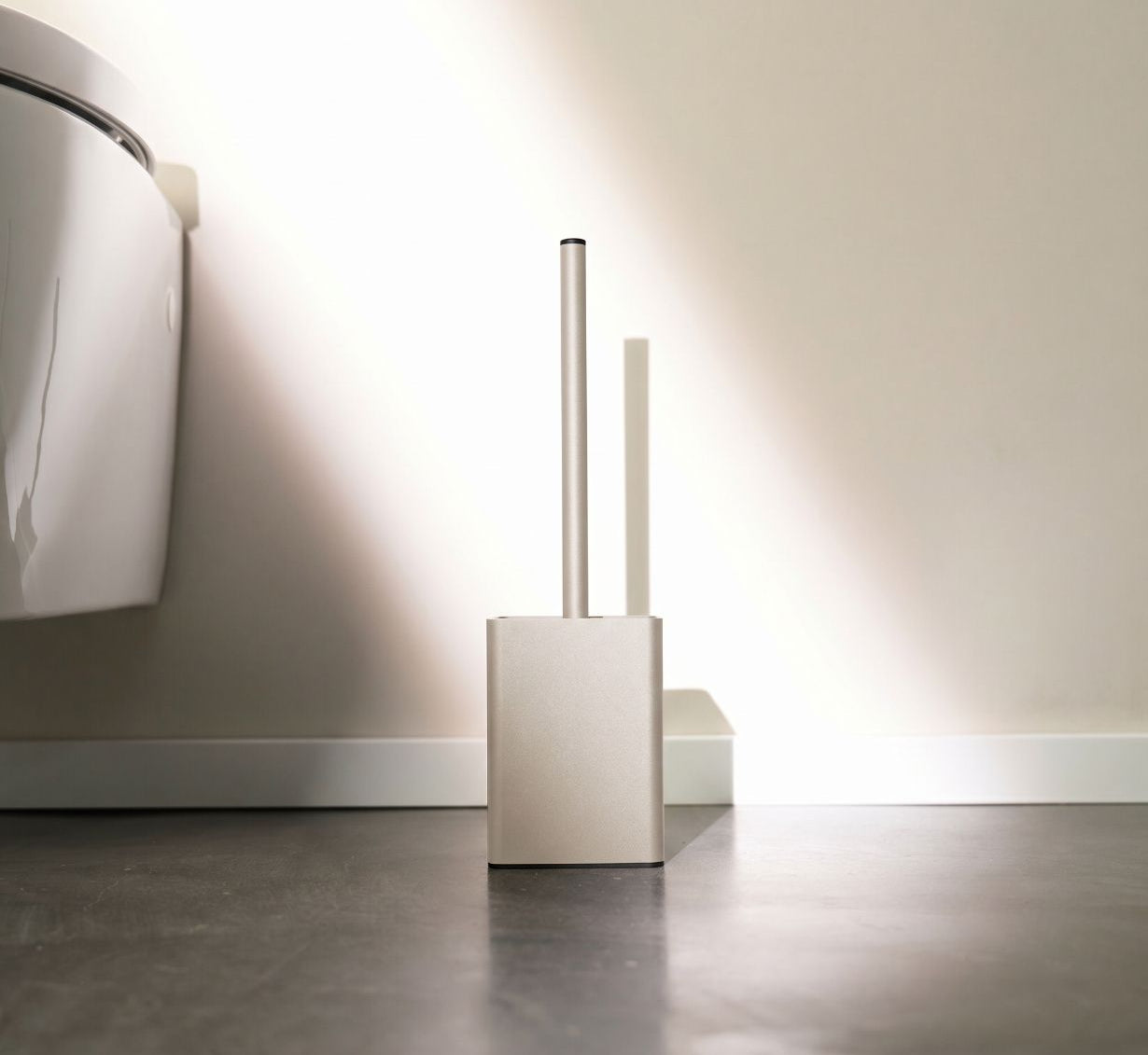 Designfabrik Hamburg Toilettenbürste auf Silikon mit Metallgehäuse zur Wandmontage oder zum stehen beige