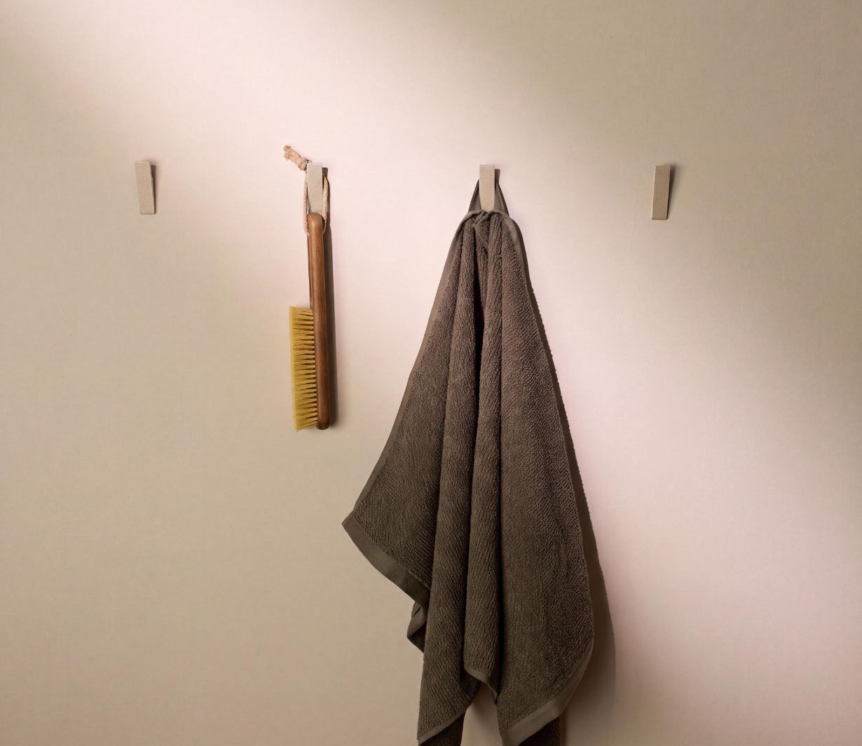 Designfabrik Hamburg Klebehaken ohne Bohren zur Wandmontage selbstklebend beige