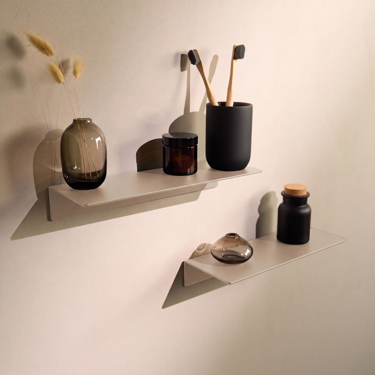 Designfabrik Hamburg Kleberegal zur Wandmontage ohne Bohren beige