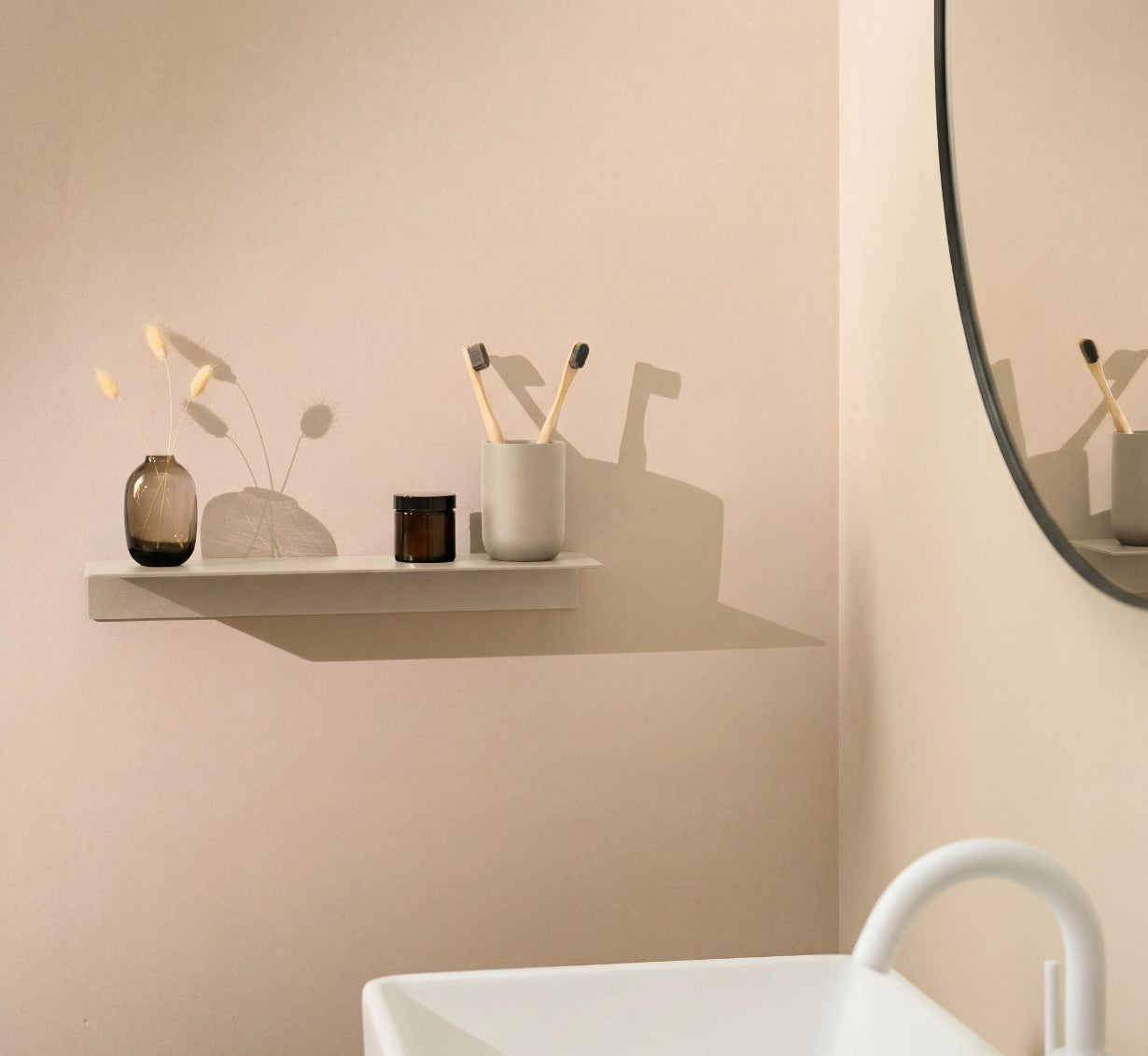 Designfabrik Hamburg Kleberegal zur Wandmontage ohne Bohren beige