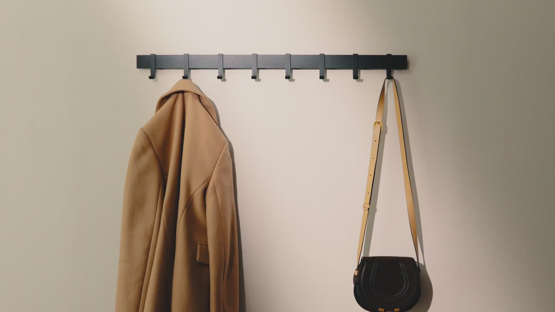 Designfabrik Hamburg Garderobenleiste Schwarz Matt Wandmontage