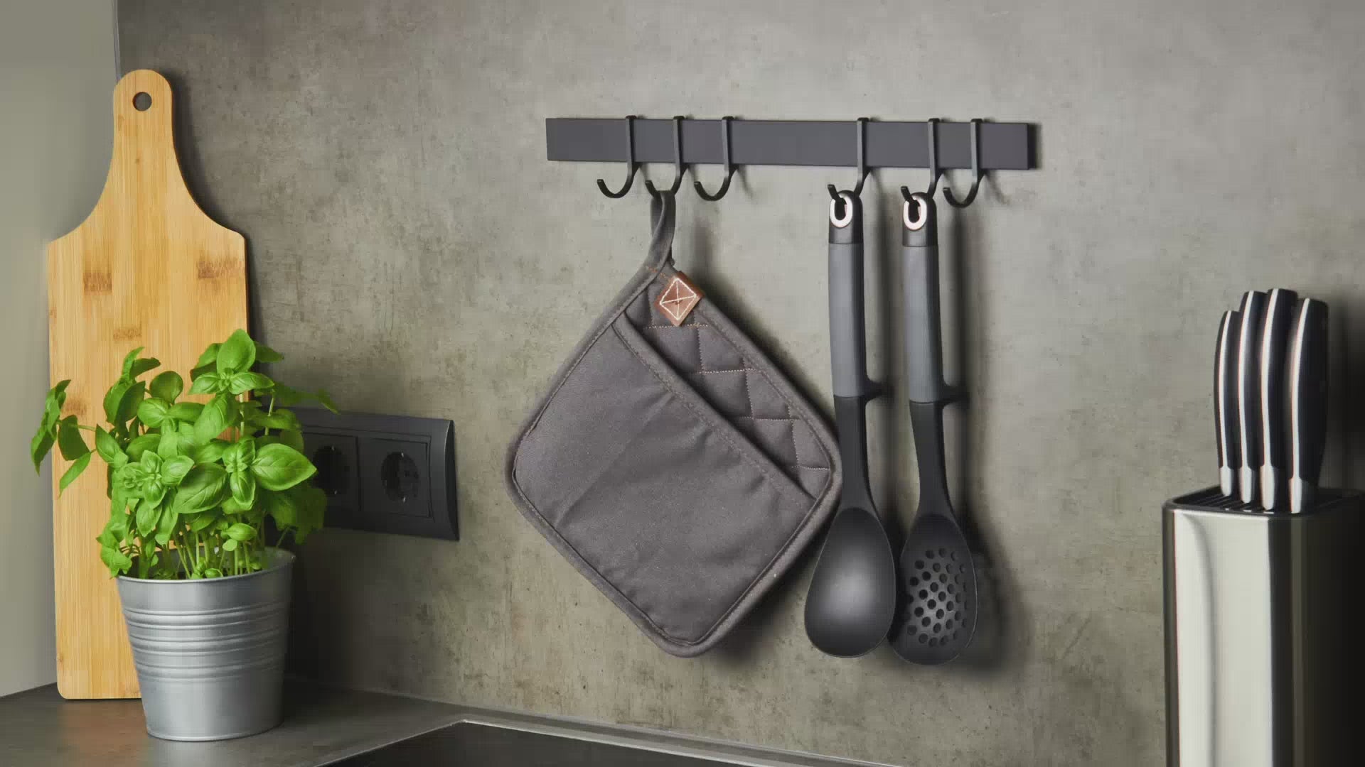Designfabrik Hamburg Hakenleiste ohne Bohren selbstklebend Küchenutensilienhalter Küchenreling Schwarz Video