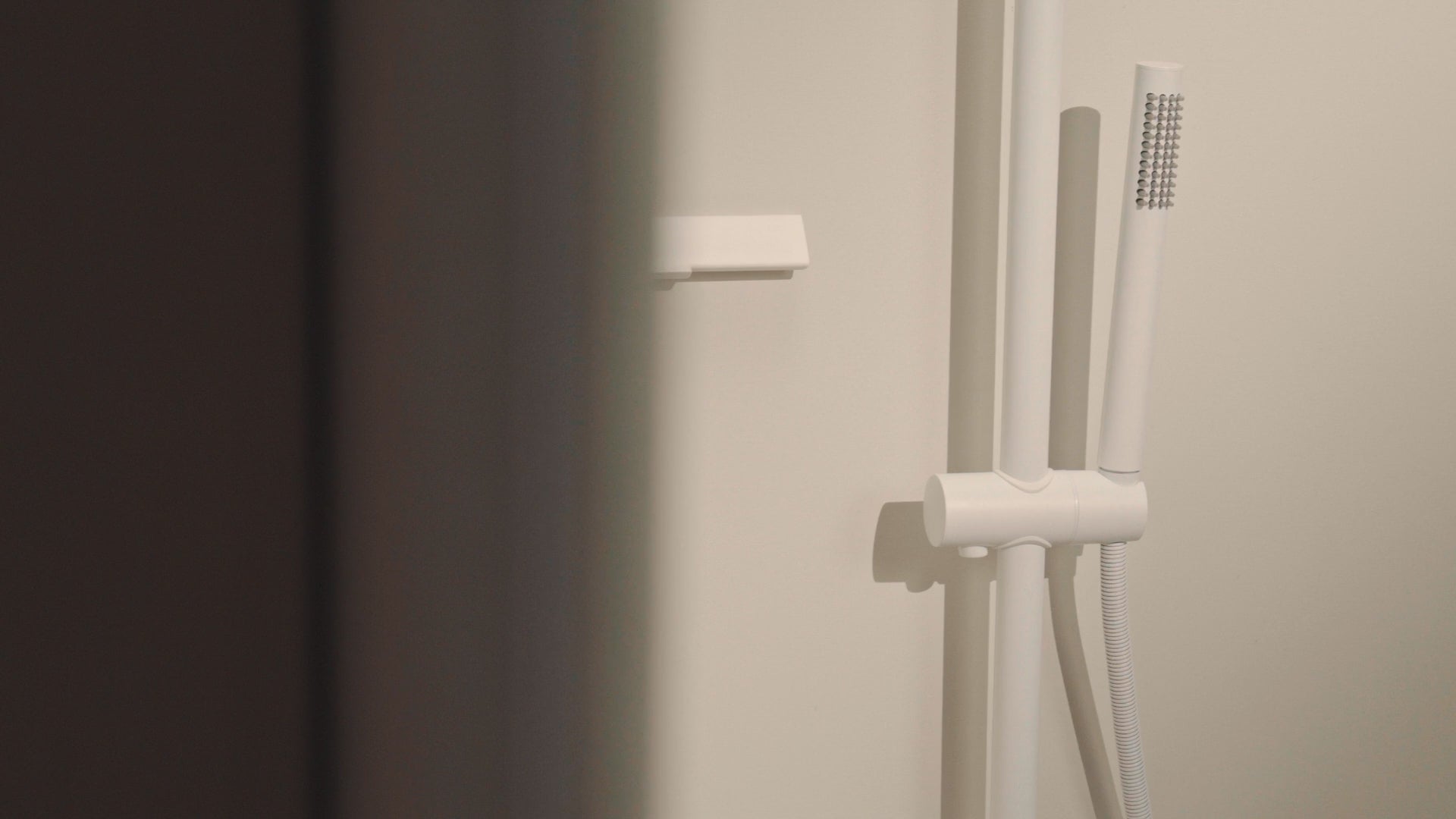 Designfabrik Hamburg Silikon Duschabzieher mit Wandhalterung und Hänger