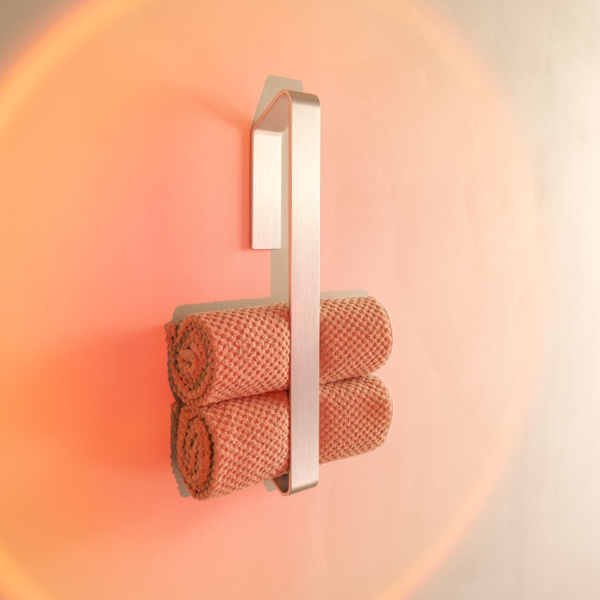 Designfabrik Hamburg vertikaler Handtuchhalter ohne Bohren für gerollte Gästehandtücher