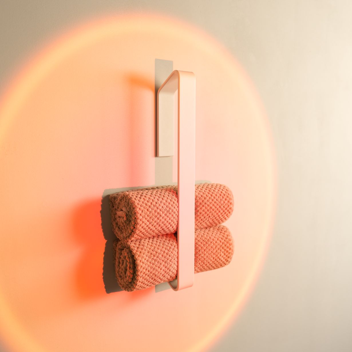 Designfabrik Hamburg vertikaler Handtuchhalter ohne Bohren für gerollte Gästehandtücher