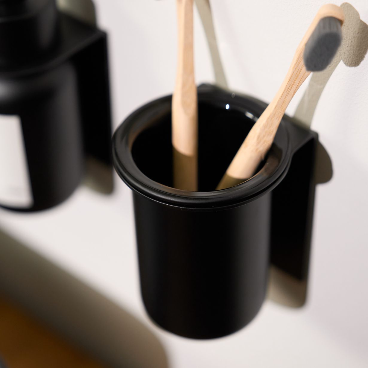 Designfabrik Hamburg Zahnbürstenhalter selbstklebend ohne Bohren aus Glas und Edelstahl