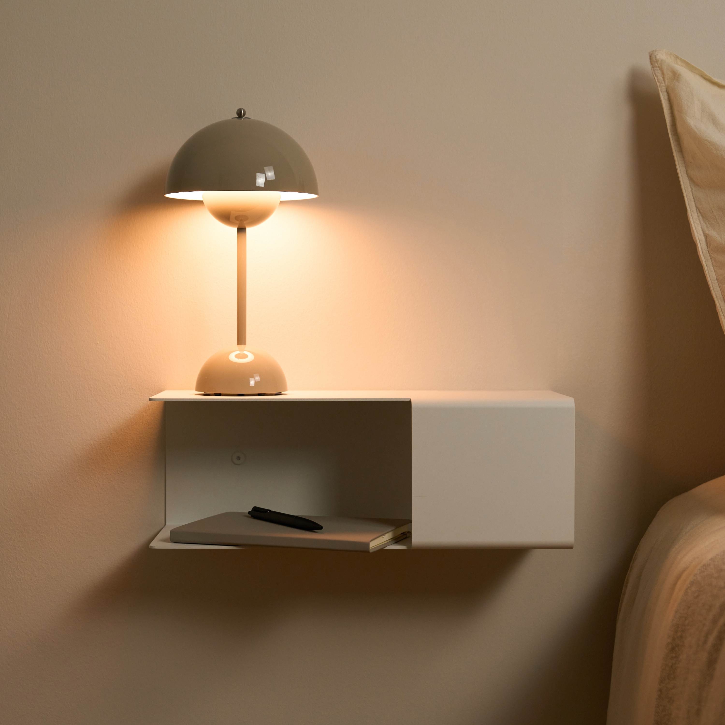 Designfabrik Hamburg Nachttisch wandmontiert