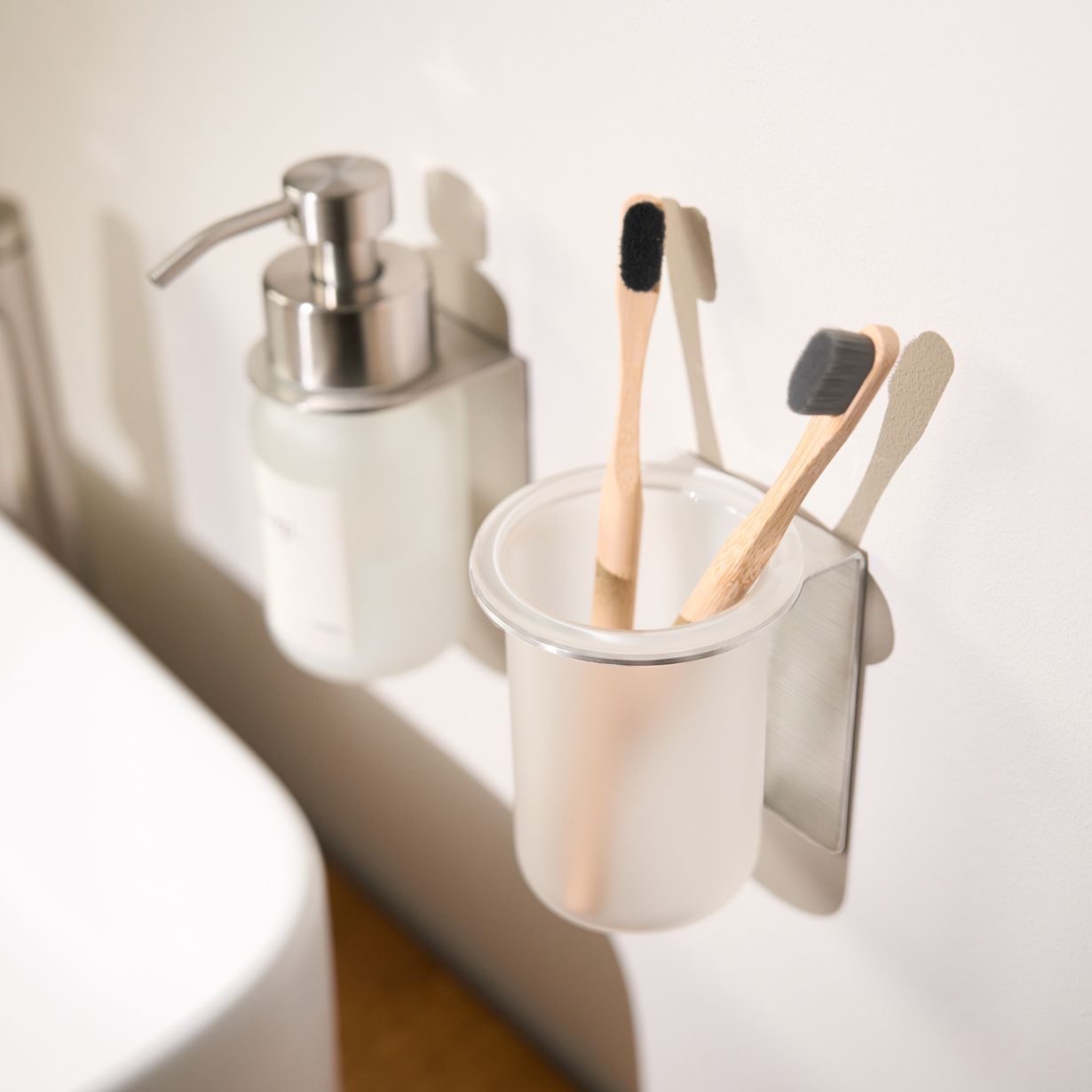 Designfabrik Hamburg Zahnbürstenhalter selbstklebend ohne Bohren aus Glas und Edelstahl