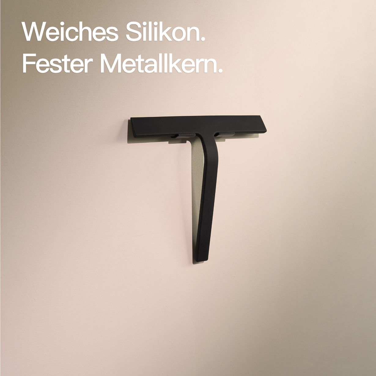 Designfabrik Hamburg Duschabzieher aus Silikon mit selbstklebender Wandhalterung und Hängehalterung schwarz matt