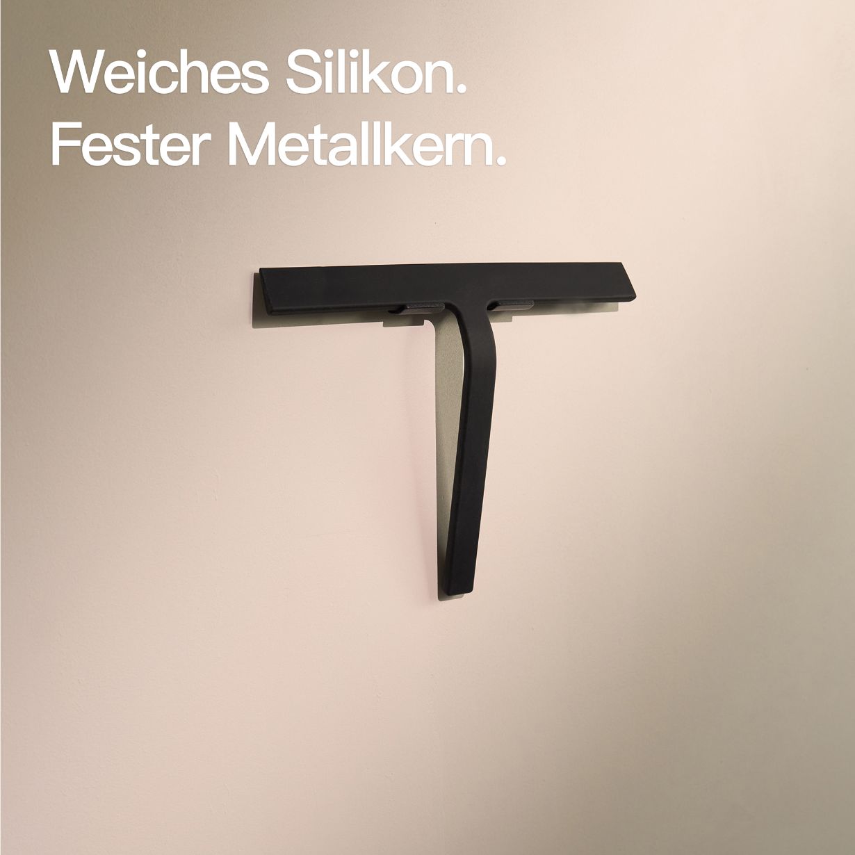 Designfabrik Hamburg Duschabzieher aus Silikon mit selbstklebender Wandhalterung und Hängehalterung schwarz matt