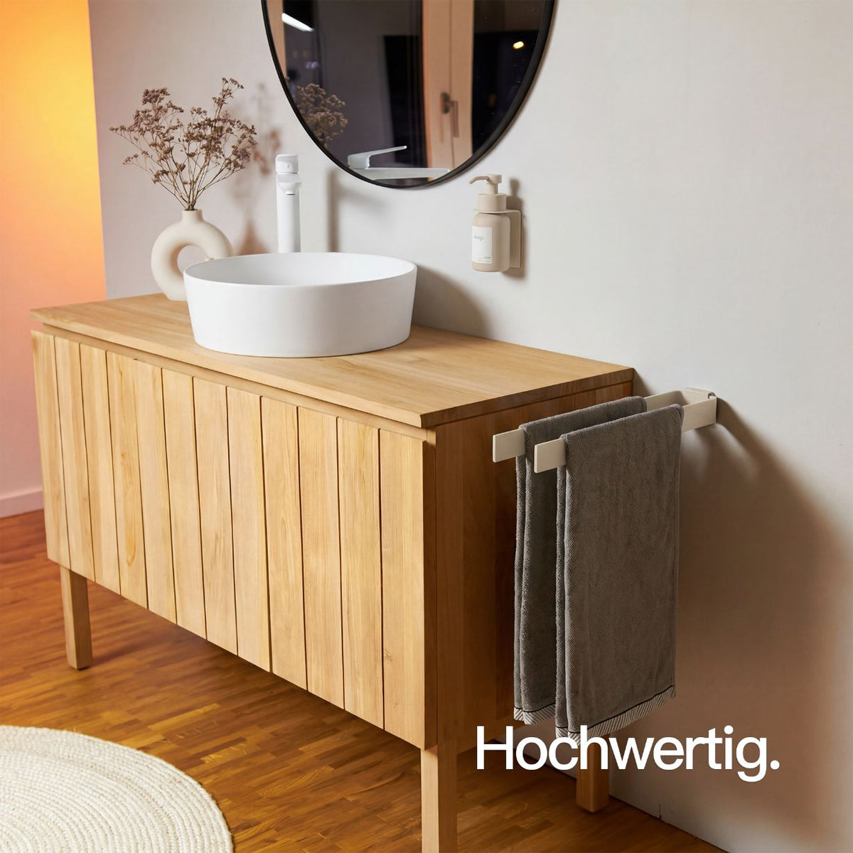 Designfabrik Hamburg doppelarmiger Handtuchhalter zur Schraubmontage in minimalistischem Design aus Metall beige