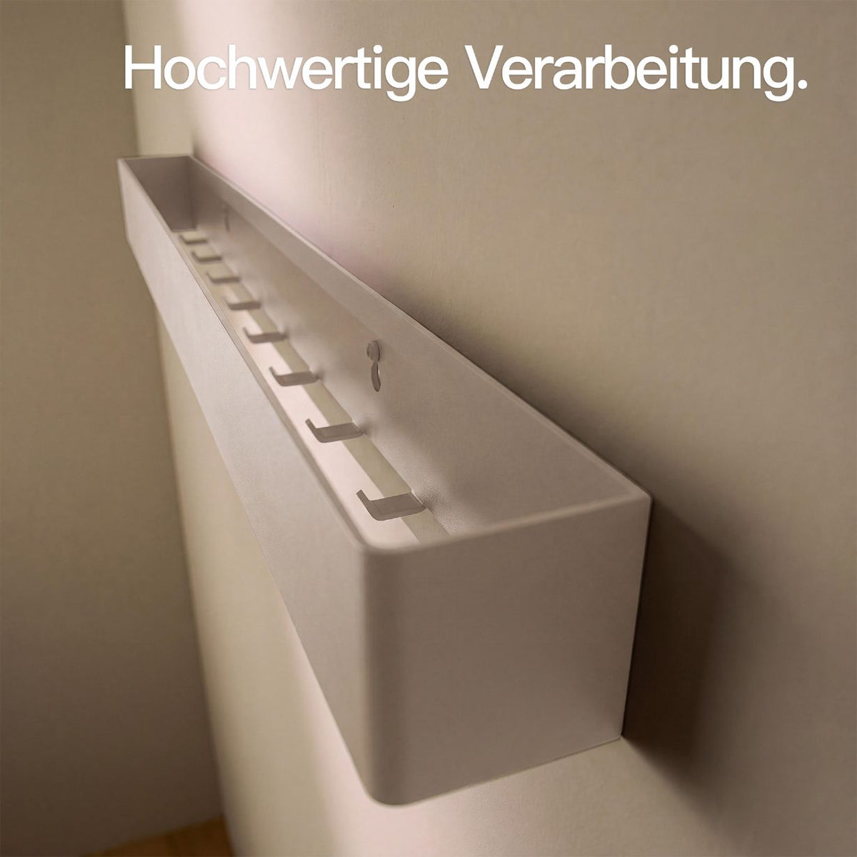 Designfabrik Hamburg minimalistische Garderobe mit versteckten Haken für den Flur Beige