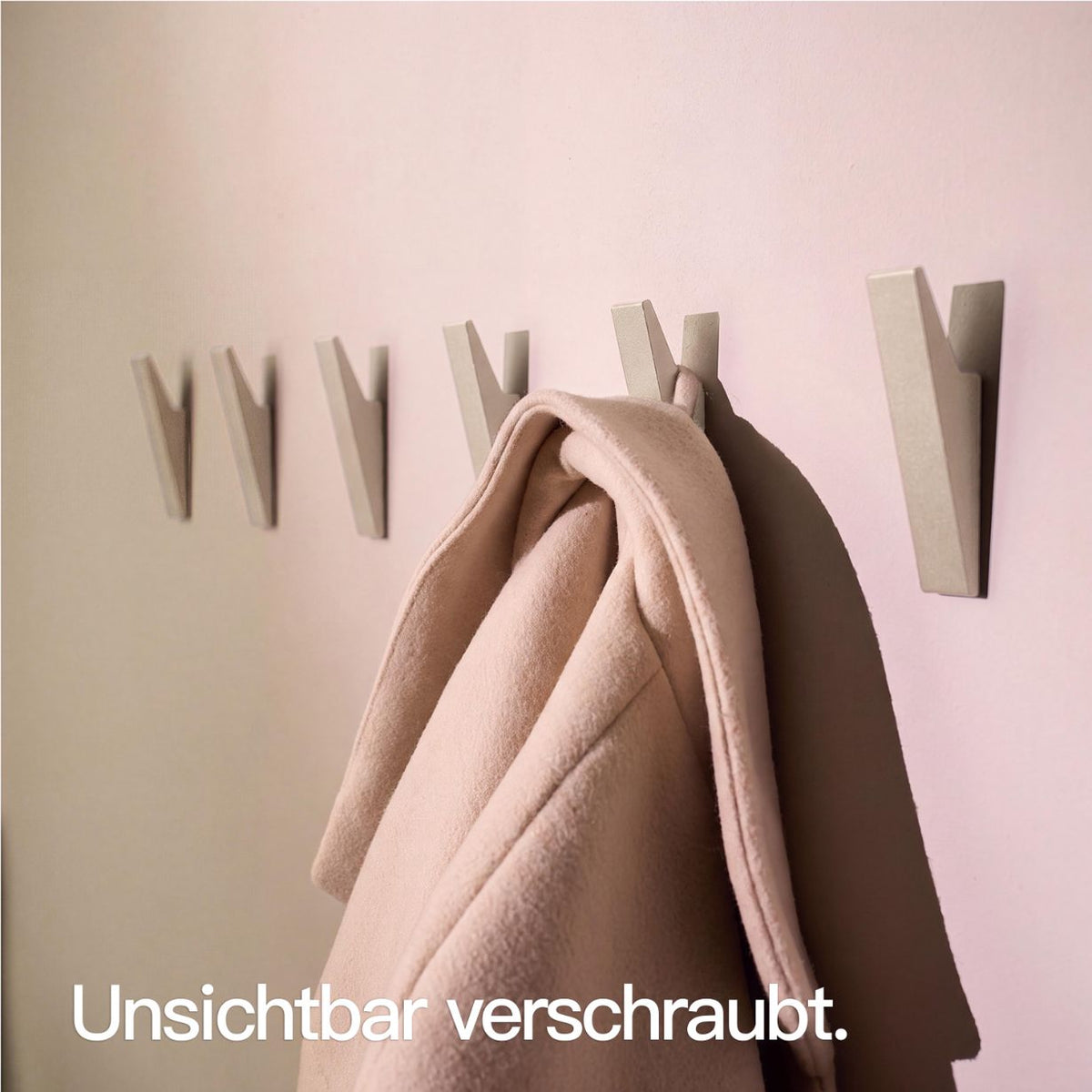 Designfabrik Hamburg Garderobenhaken zur Schraubmontage flexibel an der Wand beige