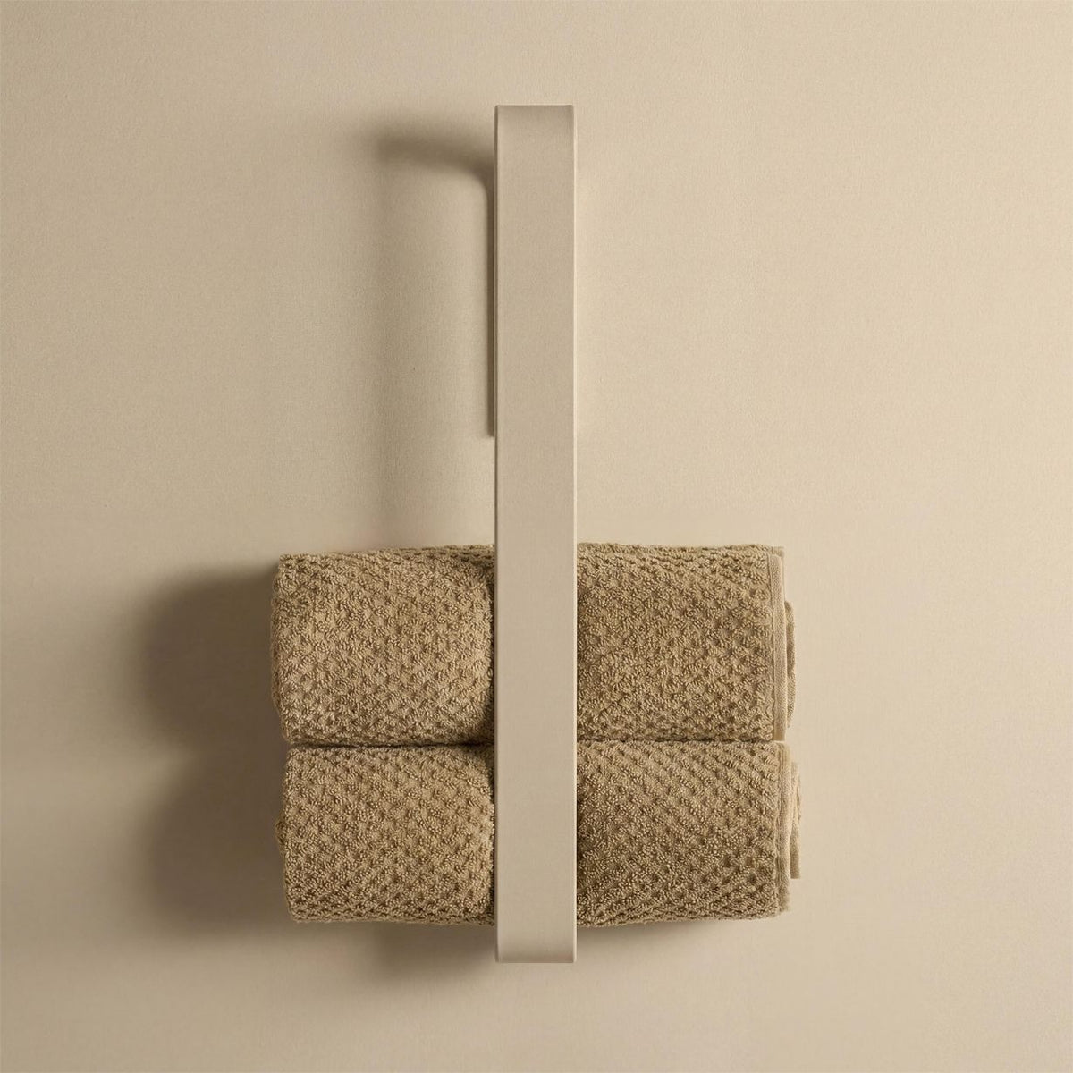 Designfabrik Hamburg Handtuchhalter vertikal ohne Bohren für Gästehandtücher beige