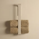Designfabrik Hamburg Handtuchhalter vertikal ohne Bohren für Gästehandtücher beige