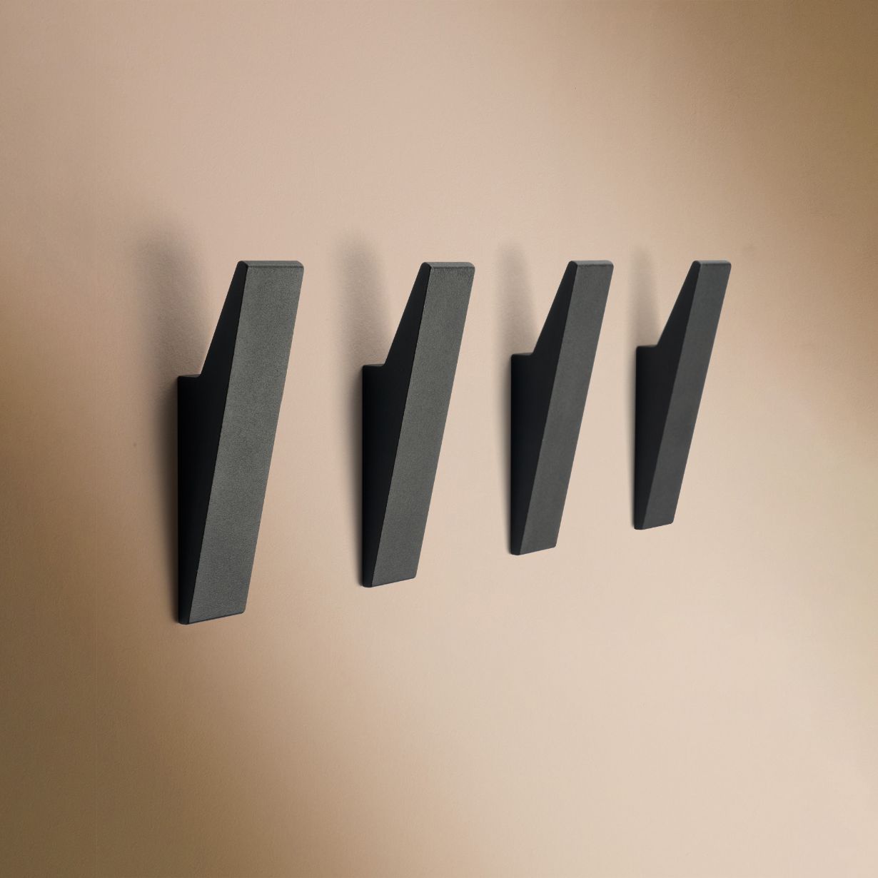 Designfabrik Hamburg Garderobenhaken zum Schrauben Set aus massivem Metall mit modernem Look