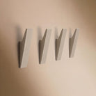 Designfabrik Hamburg Garderobenhaken zur Schraubmontage flexibel an der Wand beige