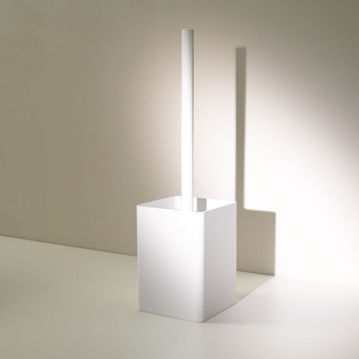 Designfabrik Hamburg hochwertiger Toilettenbürstenhalter mit Silikonbürste und Metallhalter