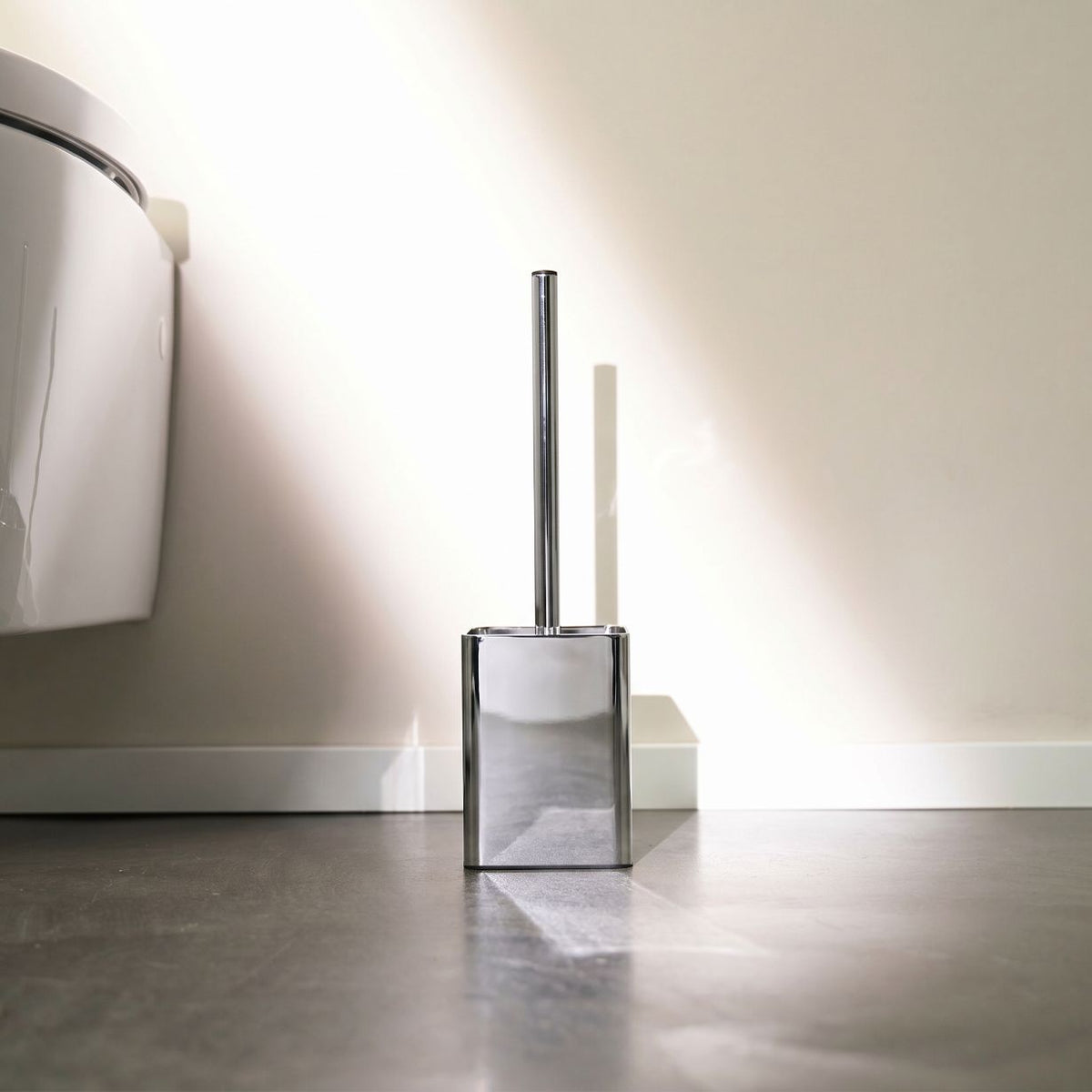 Designfabrik Hamburg Toilettenbürste aus Silikon mit Metallgehäuse Chrom glänzend
