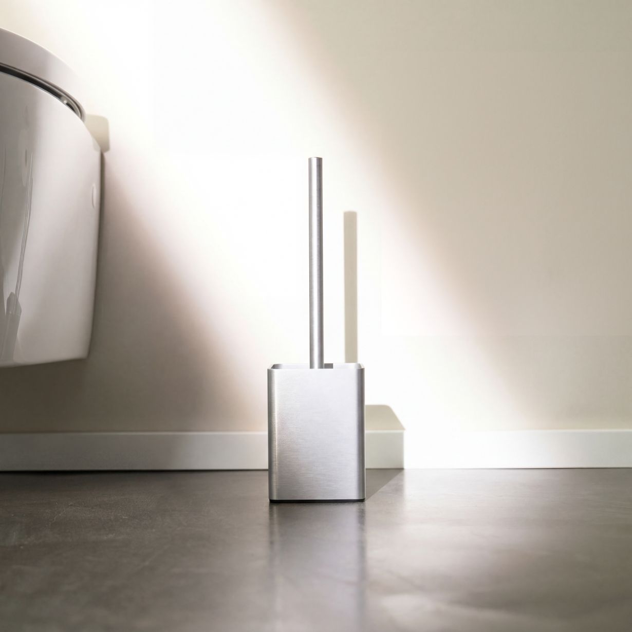 
Designfabrik Hamburg Toilettenbürste aus Silikon mit Metallgehäuse gebürstet silber