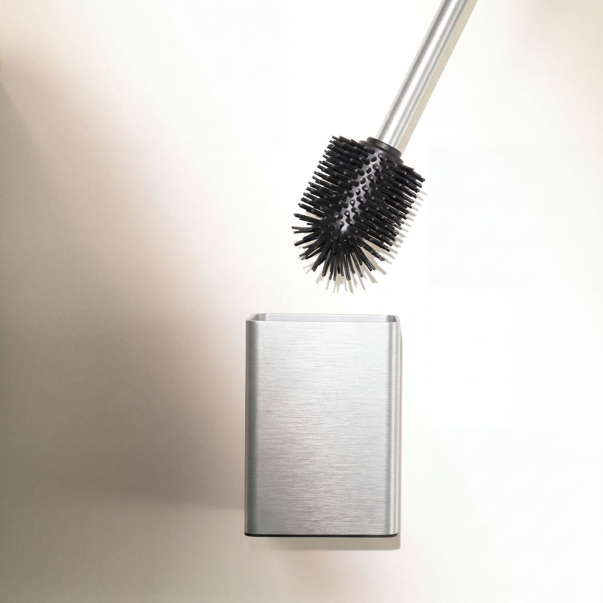 
Designfabrik Hamburg Toilettenbürste aus Silikon mit Metallgehäuse gebürstet silber