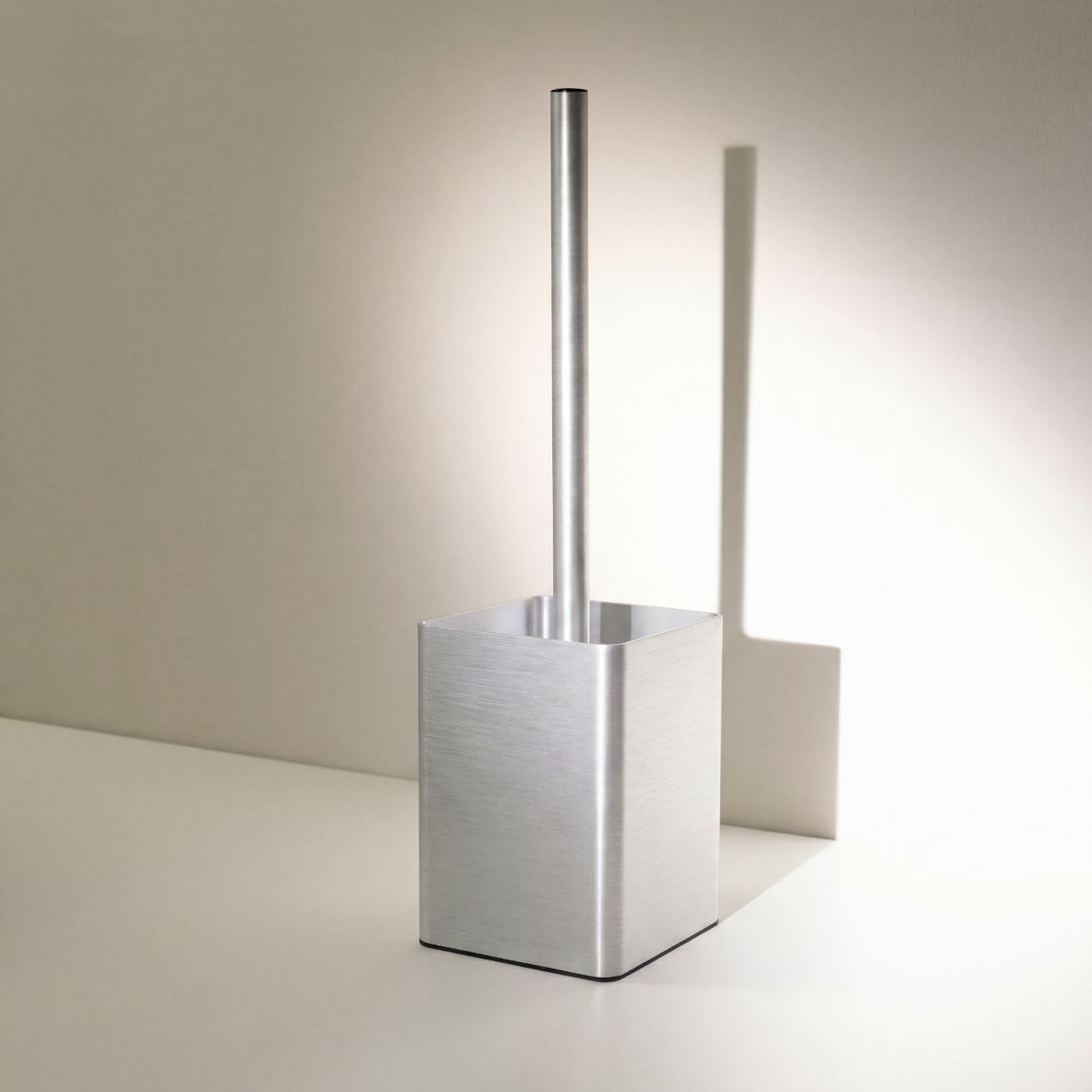 Designfabrik Hamburg Toilettenbürste aus Silikon mit Metallgehäuse gebürstet silber