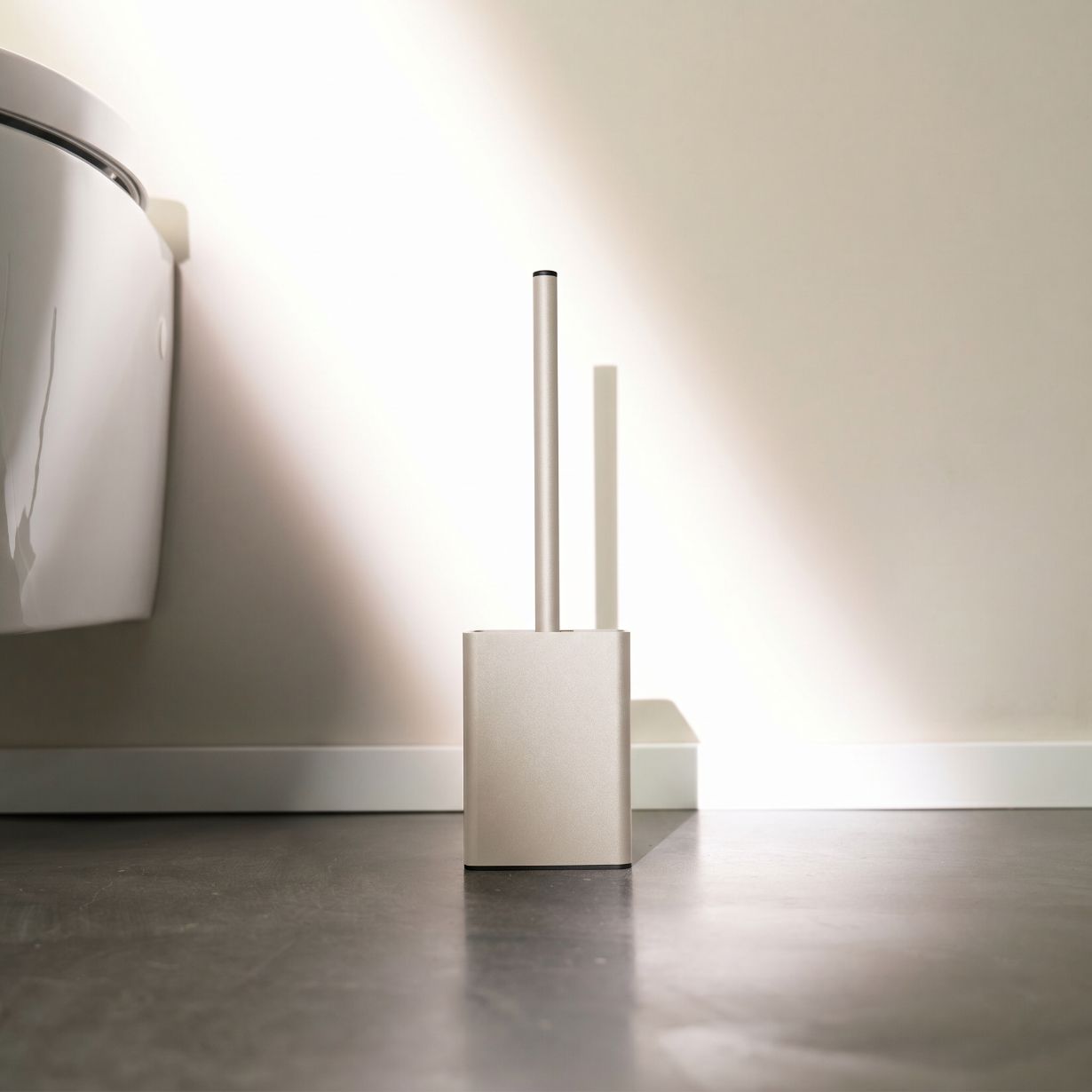 
Designfabrik Hamburg Toilettenbürste auf Silikon mit Metallgehäuse zur Wandmontage oder zum stehen beige