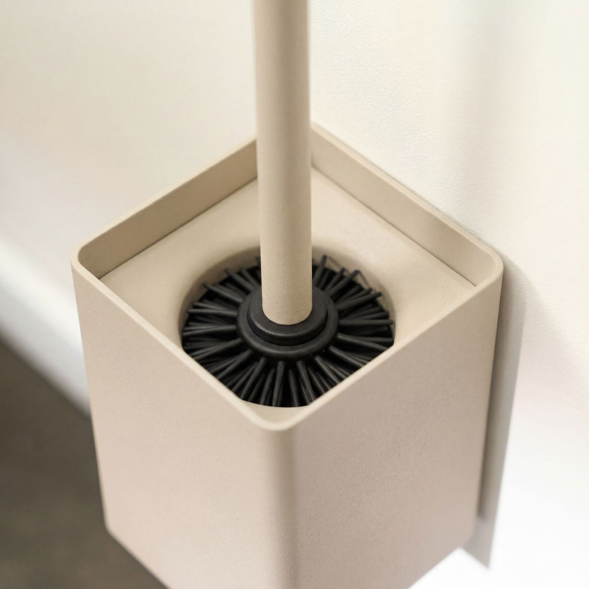 
Designfabrik Hamburg Toilettenbürste auf Silikon mit Metallgehäuse zur Wandmontage oder zum stehen beige