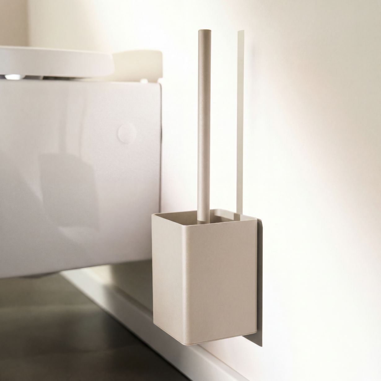 
Designfabrik Hamburg Toilettenbürste auf Silikon mit Metallgehäuse zur Wandmontage oder zum stehen beige
